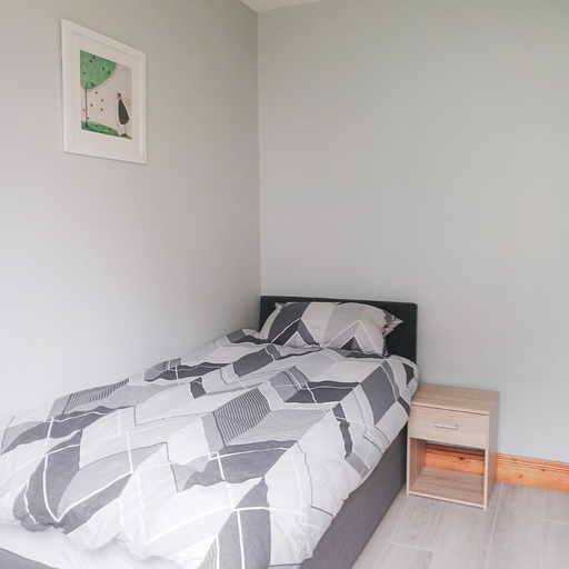 Room 2, Seamount Holiday Village No 26