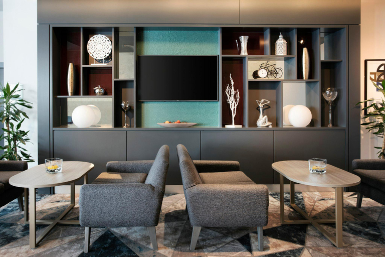 Public Area 3, Leonardo Hotel London Watford, Hertfordshire