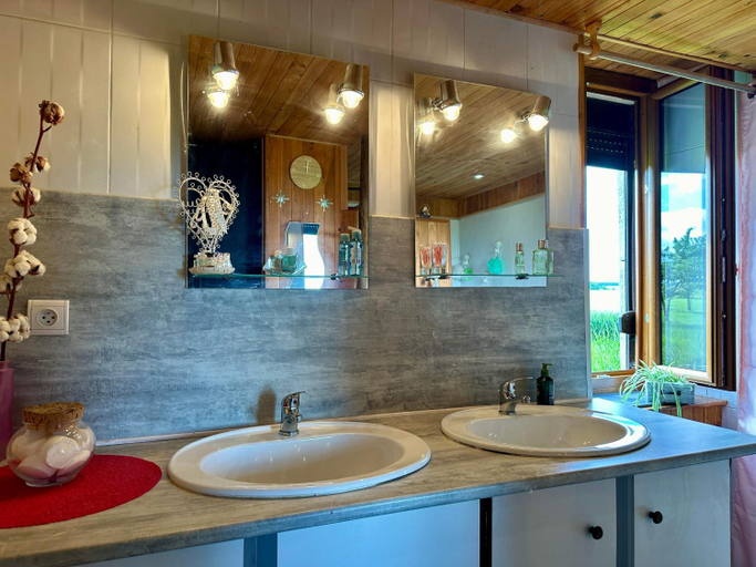 Bathroom 3, La Ferme de Tart, Côte-d'Or