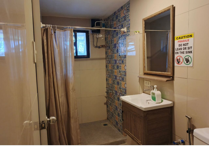 Bathroom 3, D'Resort, San Narciso