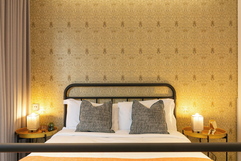 Room 5, Urban Chic - Aird House, London