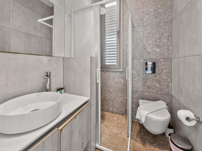 Bathroom 3, Azure Villas by Marc