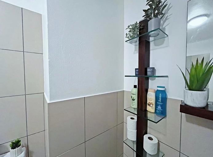 Bathroom 4, 1-Bedroom Apartment | Jackal Creek Golf Estate, City of Johannesburg