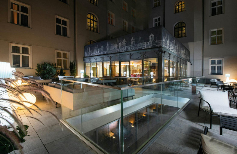 Exterior & Views