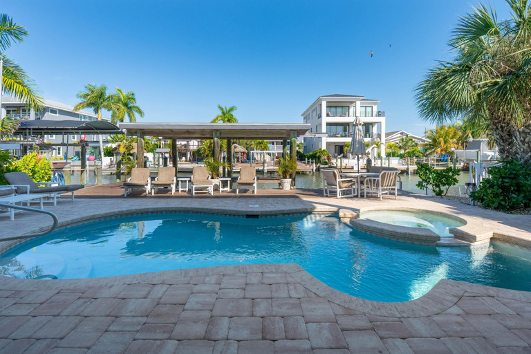 Pool 3, 218 Beach House on Primo, Lee