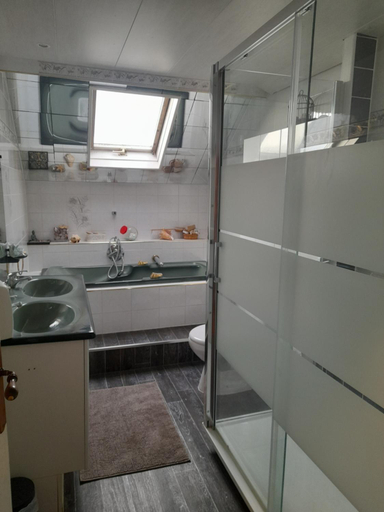 Bathroom, Au Moulin de la Tour, Aisne