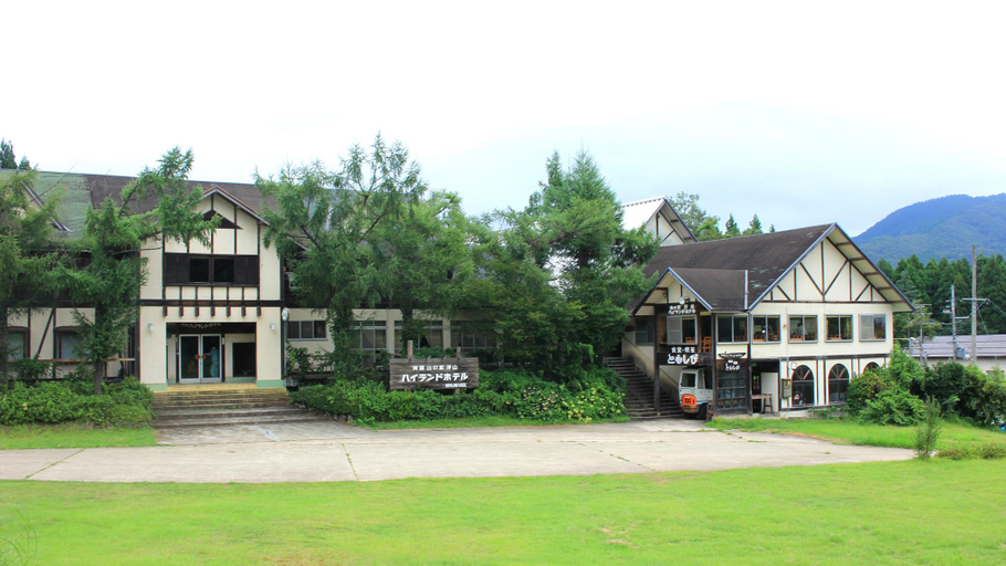Exterior & Views
