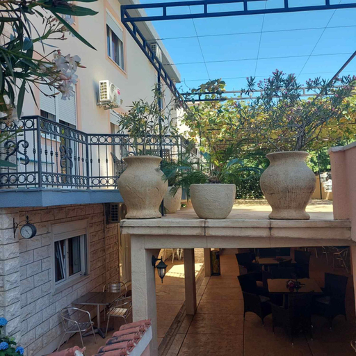 Others 2, Apartmani Aleks