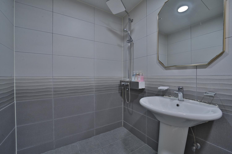 Bathroom 5, WITH U Hotel Gwangju Station, Buk