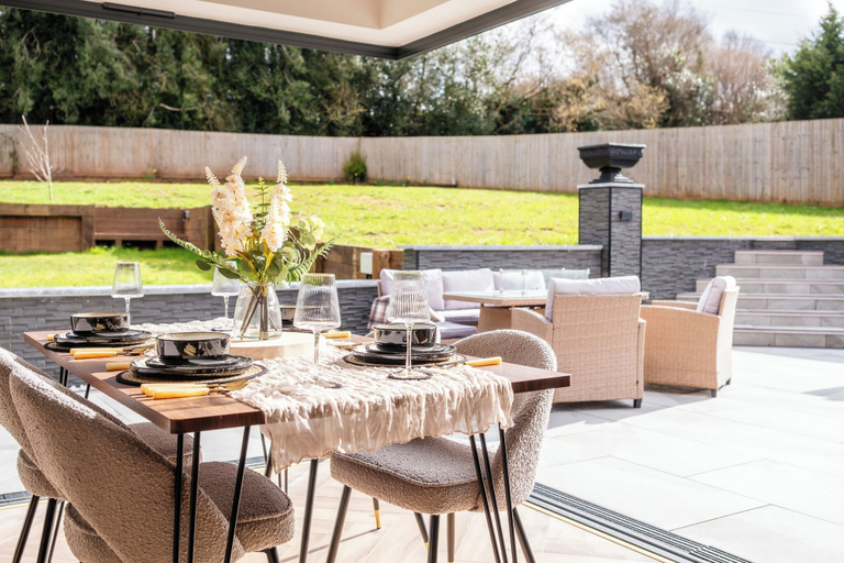 Outdoor dining 4, Megan's Hideaway Luxury 4 Bed Retreat, Worcestershire