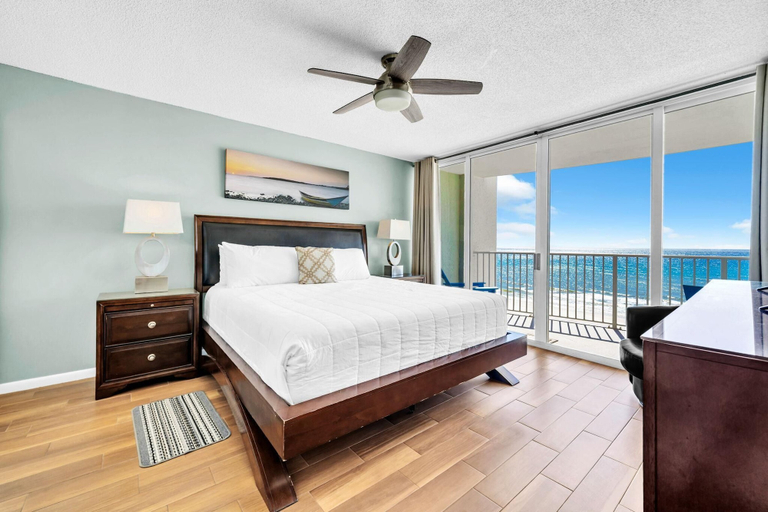 Room 2, Long Beach Resort 4-605, Bay