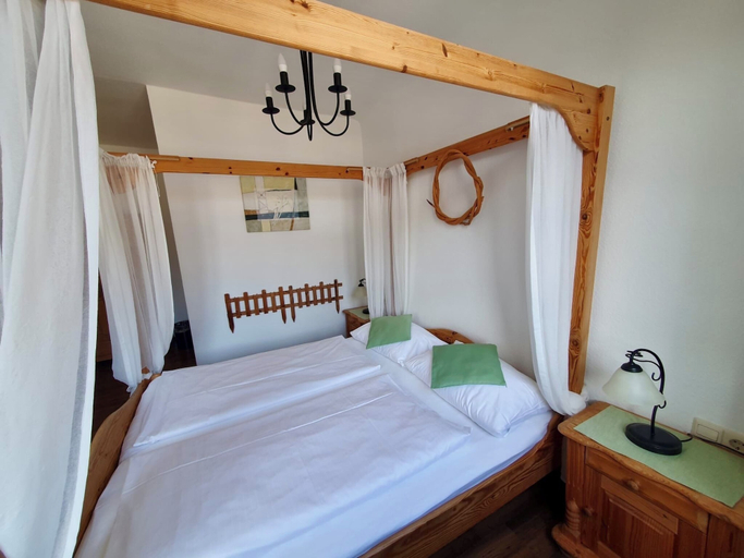 Bedroom 4, Gasthof Sonne, Rottweil
