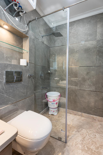 Bathroom 2, Fortune Home Service Apartment 3BHK, J-150, Delhi