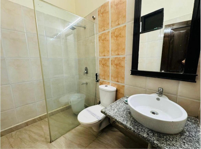 Bathroom 4, Hotel Radiance, Karol Bagh, New Delhi, Delhi