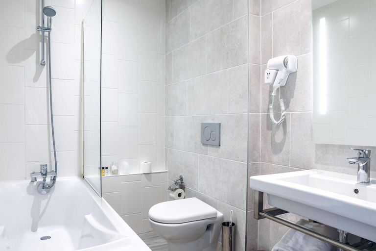 Bathroom 3, La Digue, Manche