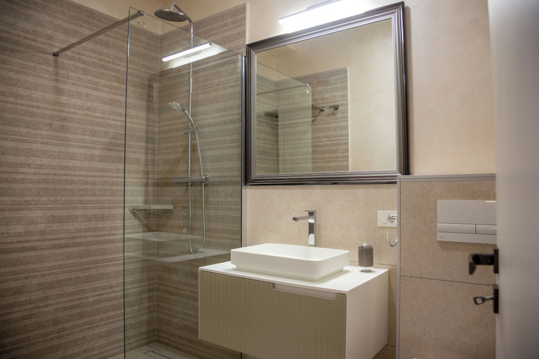 Bathroom 2, TampaView ApartHotel, Brasov