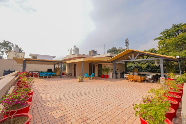 Outdoor dining, The Mars Sphere, Dehradun