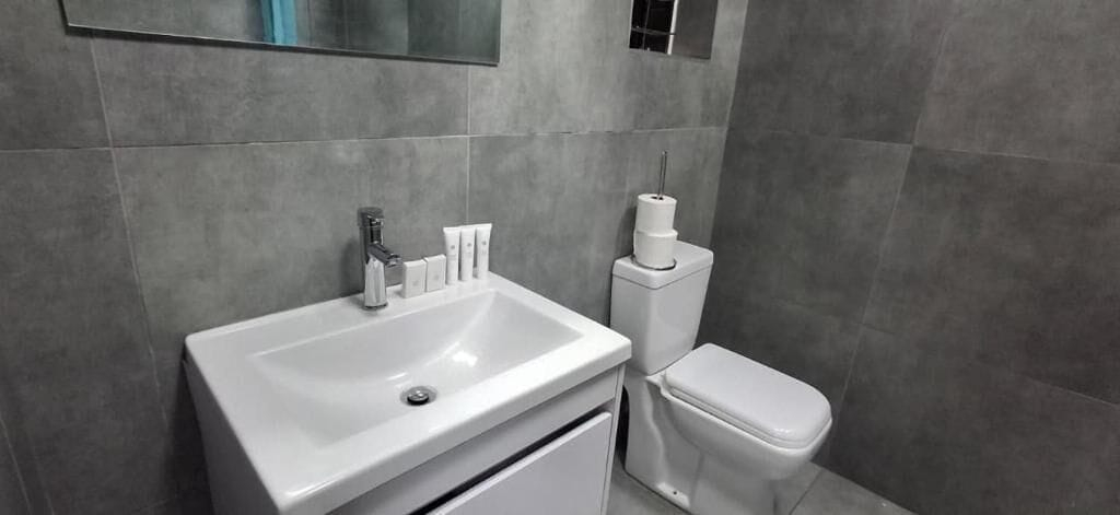 Bathroom 3, Neema Lodge, Ekurhuleni