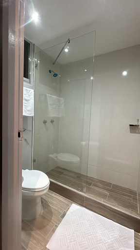 Bathroom 4, Hotel Grand Galaxie, Libertador