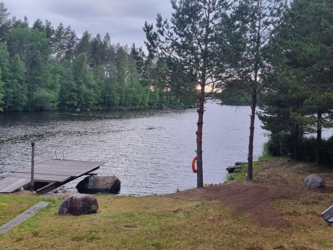 Others 3, Viihtyisa hirsimokki jarven rannalla, Satakunta