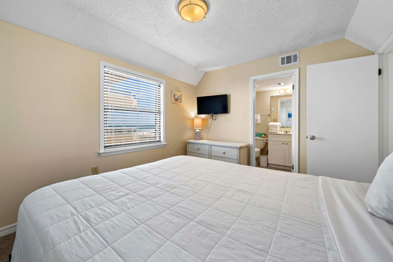 Bedroom 2, Sunswept 201, Baldwin
