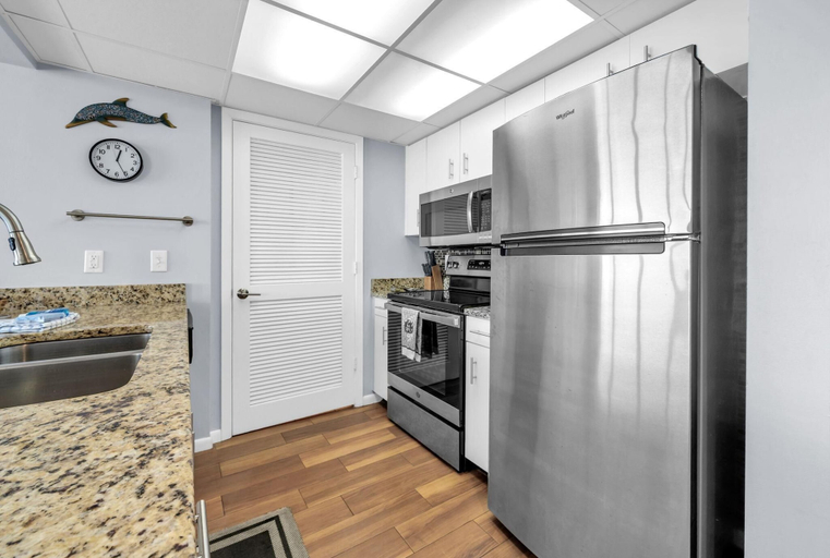 Private kitchen 4, Long Beach Resort 4-605, Bay