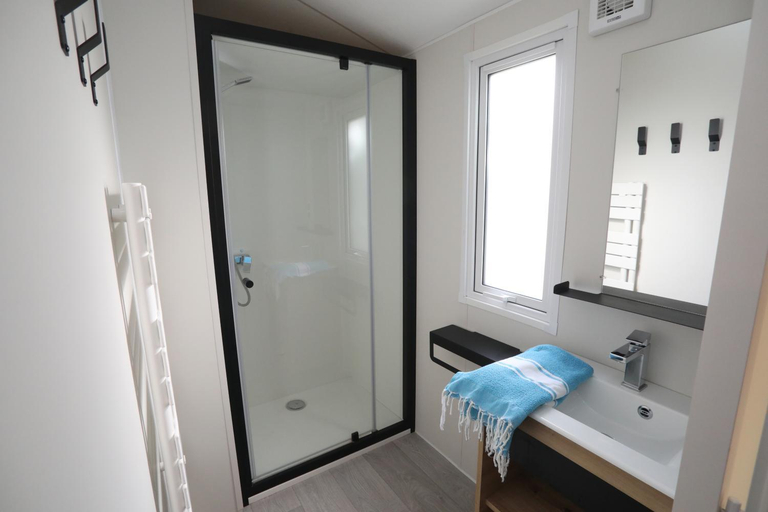 Bathroom 4, Camping Le Val de Trie, Somme