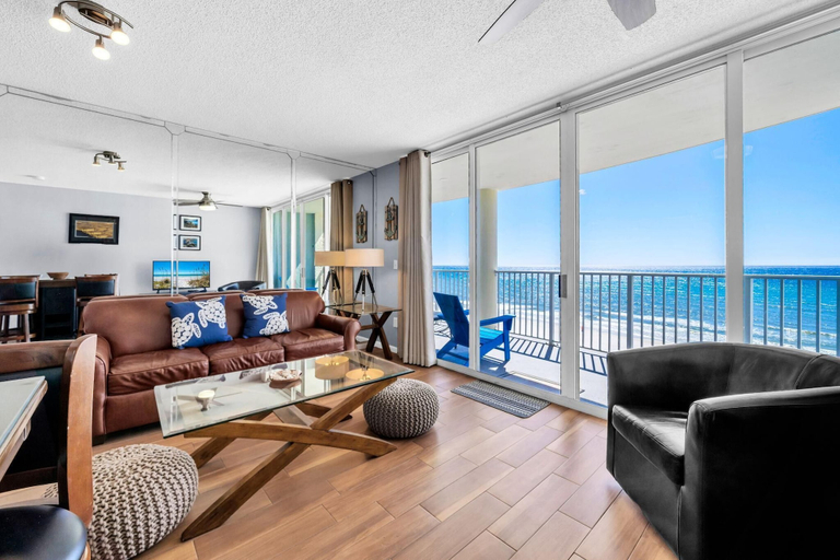 Living area 5, Long Beach Resort 4-605, Bay