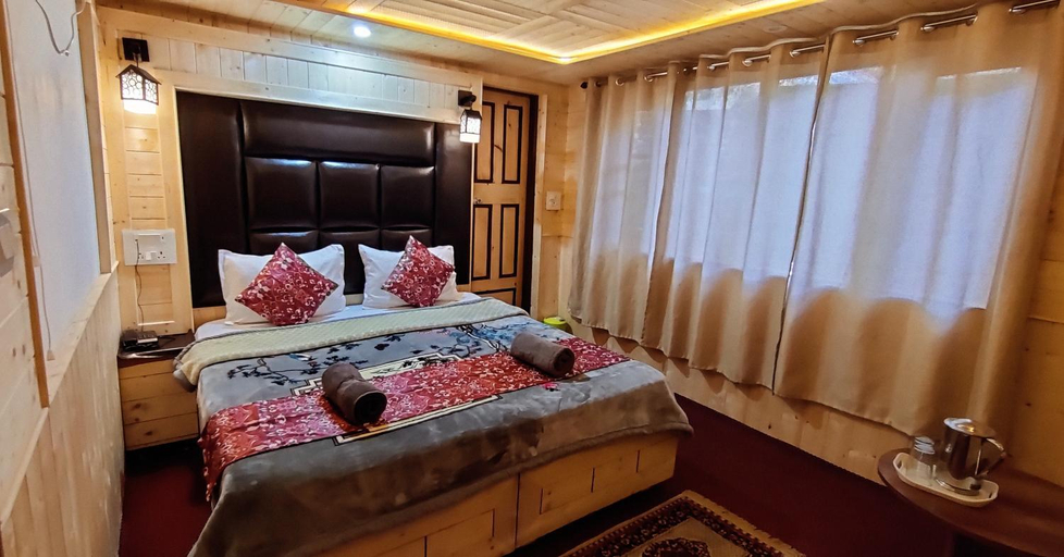 Bedroom 2, K2 Alpine Hotel, Anantnag