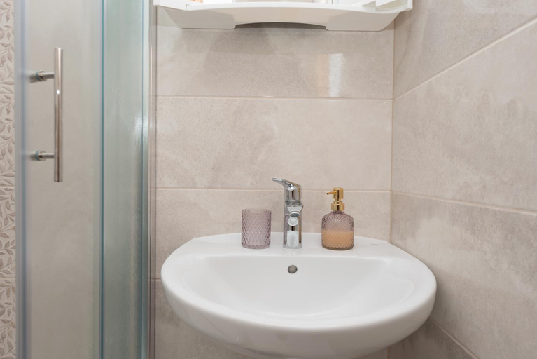 Bathroom 4, Apartments Royal M&M, Makarska
