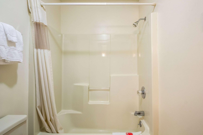 Bathroom 5, Econo Lodge Waupaca, Waupaca