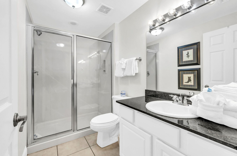Bathroom 3, Calypso 2-2207 West, Bay