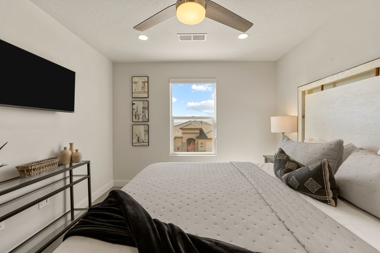 Room 3, Sagebrush Terrace 5 Bedroom Home, Washington