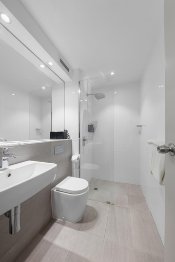 Bathroom 4, Ocean Centre Hotel, Geraldton