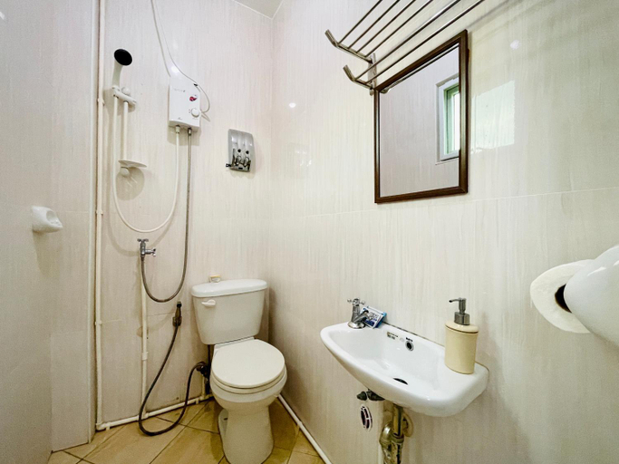 Bathroom 3, Arriyus Apartelle, Daanbantayan