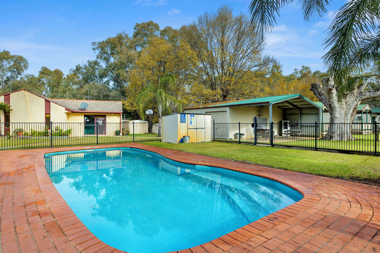 Pool 2, Howlong Caravan Park, Corowa