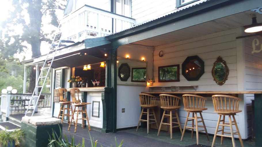 Food & Drinks 5, Avery Hotel, Calaveras
