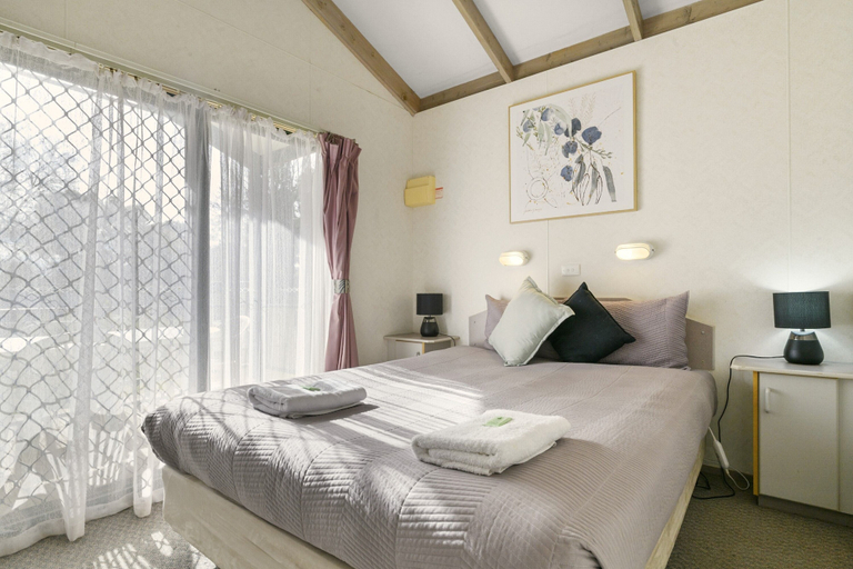 Room 3, Howlong Caravan Park, Corowa