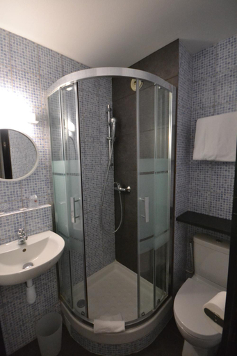Bathroom 5, Brit Hotel Baillet en France, Val-d'Oise