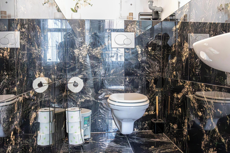 Bathroom 4, Comfy 4BR Apt Ideal for Groups Families, Wien