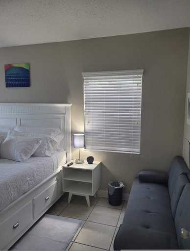Room 4, 1b1b Resort Condo 2 Blocks to Clearwater Beach, Pinellas