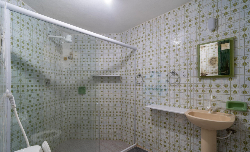 Bathroom, House w. 5-br and Pool 200m From the Beach Fpl0228, Cabedelo