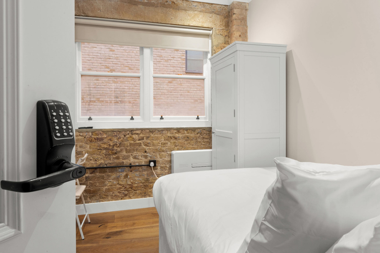 Room 4, Grove Heights Shoreditch, London