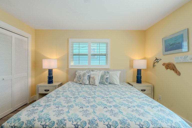 Room 2, 218 Beach House on Primo, Lee