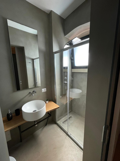Bathroom 5, Palazzo Flora, Lecce