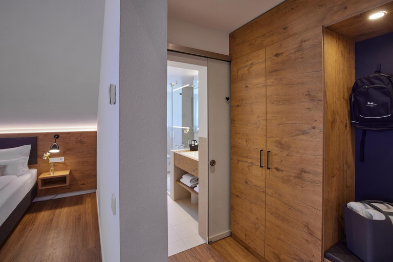 Bathroom 3, Wiedemann's Weinhotel, Südliche Weinstraße