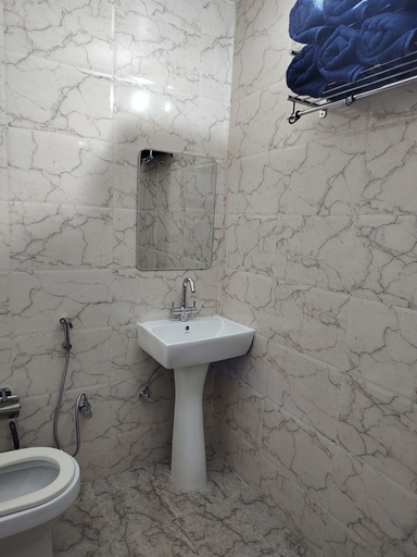 Bathroom 3, Bed N Banter, Lucknow
