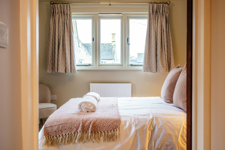 Room 5, The Cowshed Banham Cottages, Gloucestershire