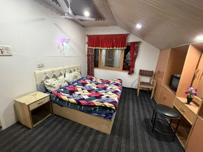 Bedroom 2, New Heaven Canal Guest House, Srinagar