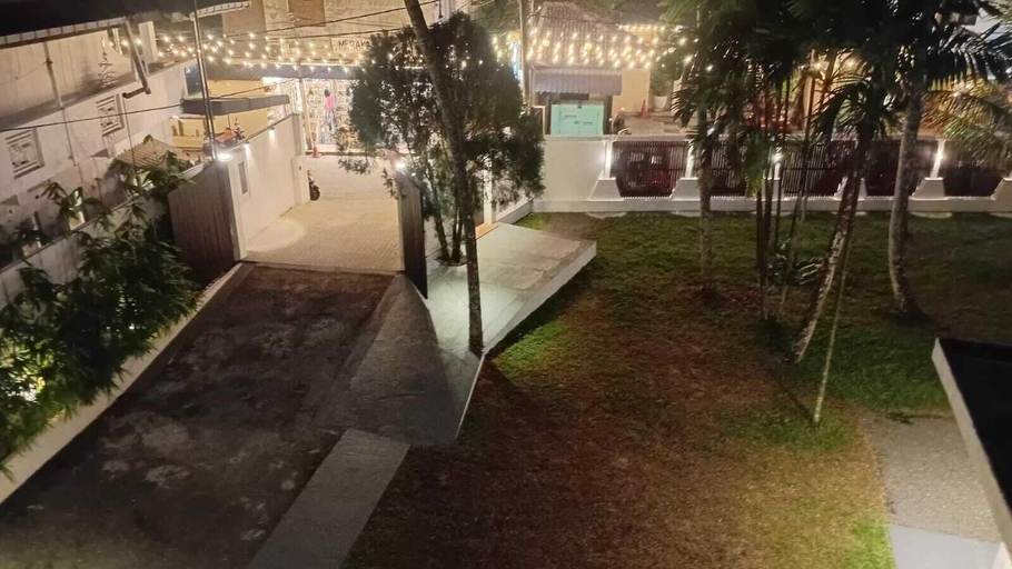 Property grounds 2, Golden Ente, Habaraduwa